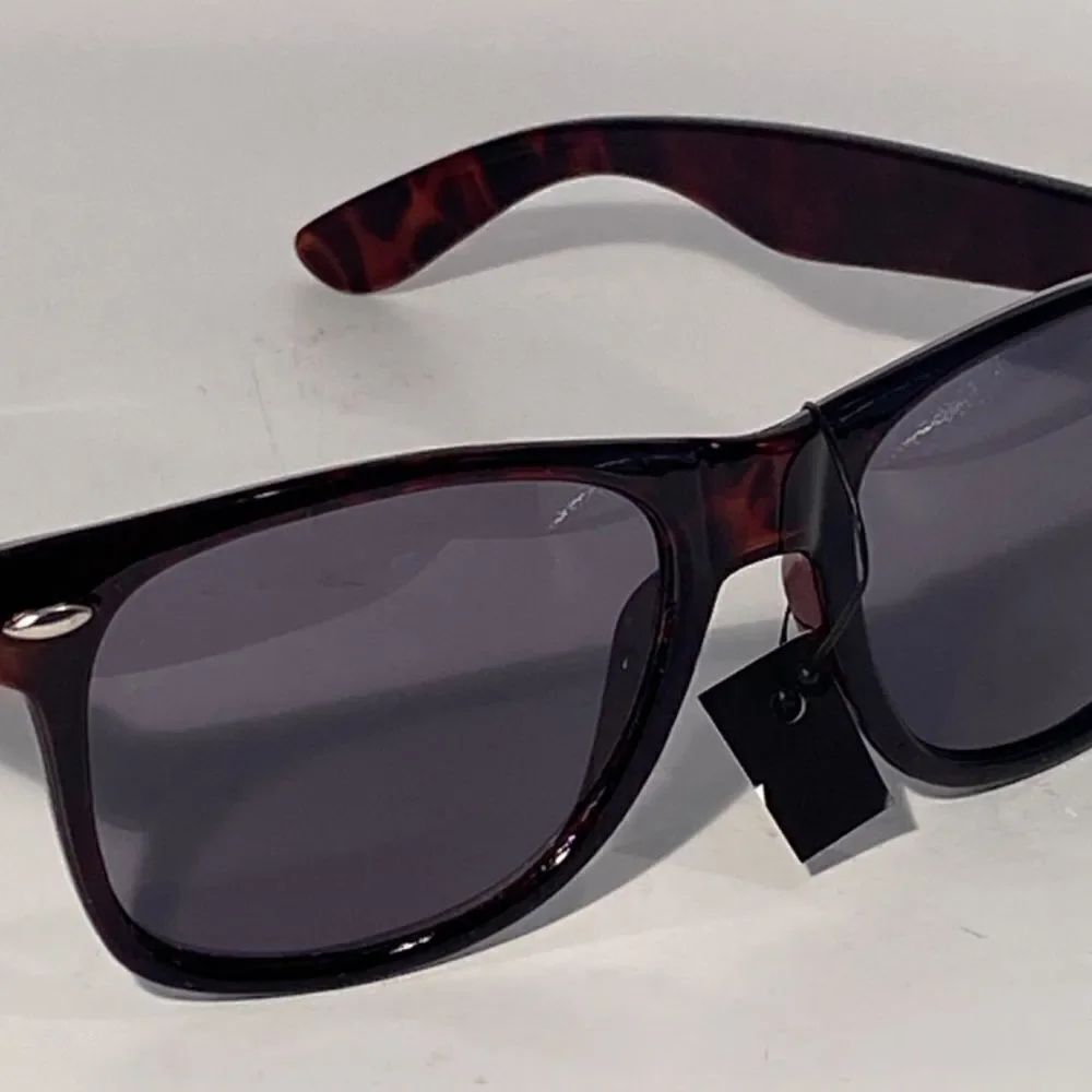 1352 Sunglasses Oversize Black Frames Black Lens NWT - Picture 7 of 9